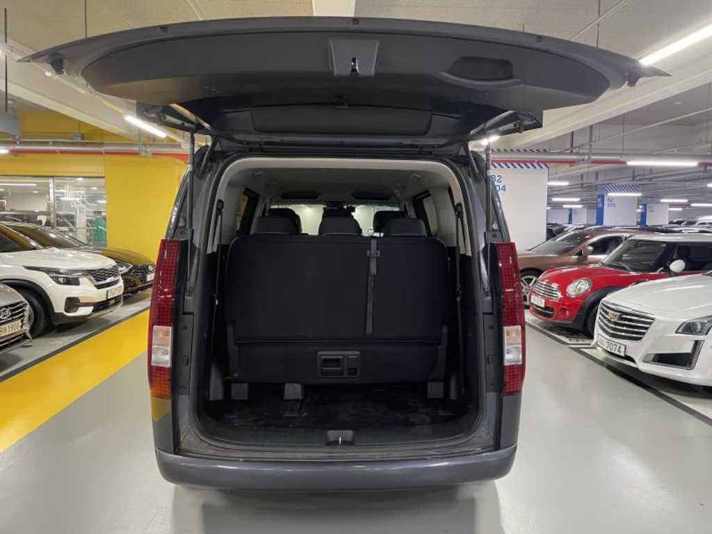 HYUNDAI Staria - Vista 5