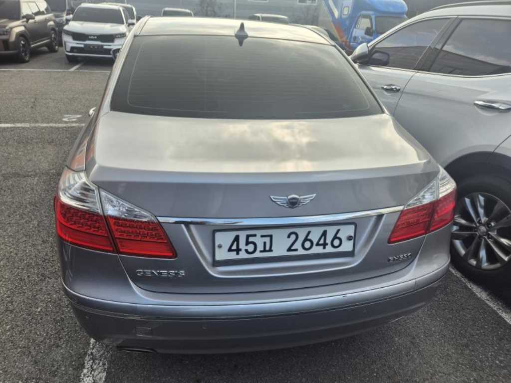 HYUNDAI Genesis - Vista 9