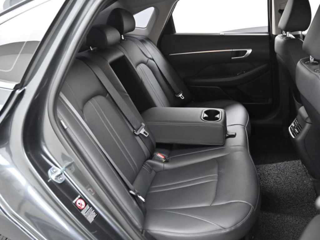 HYUNDAI Sonata - Vista 12