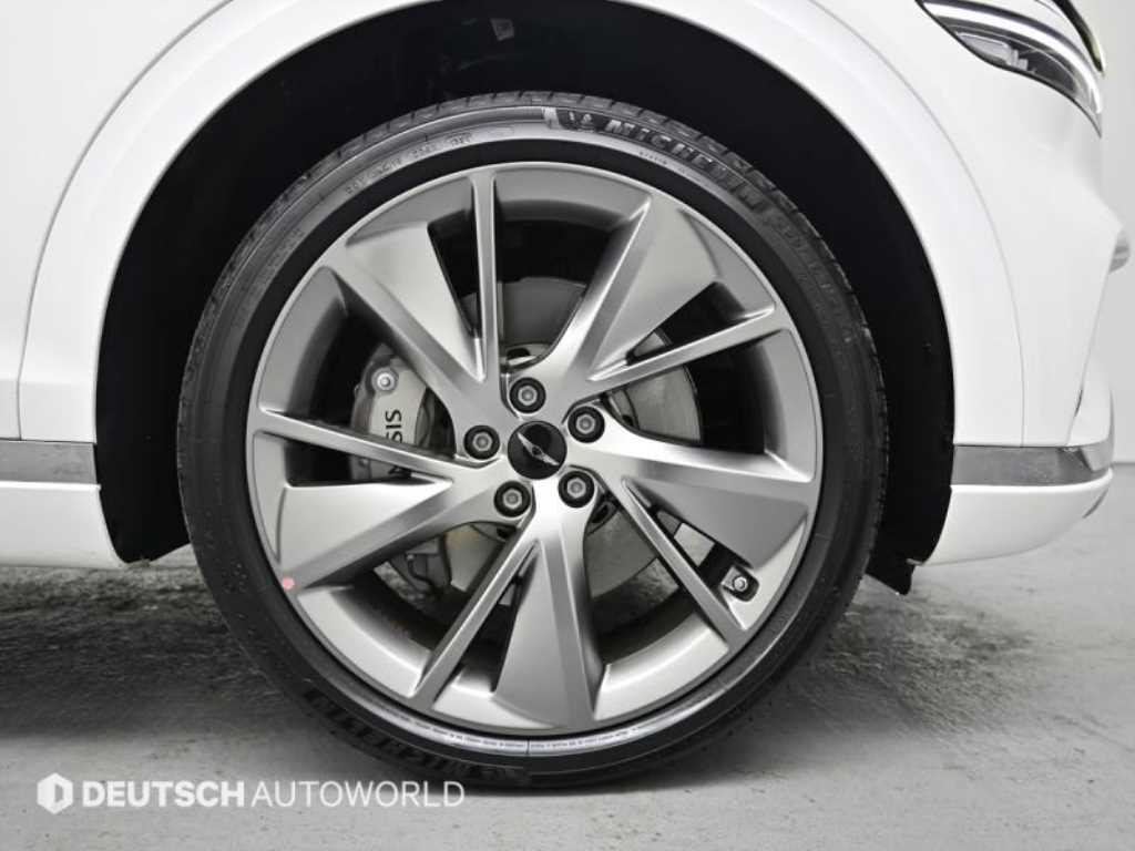 Genesis GV70 - Vista 5