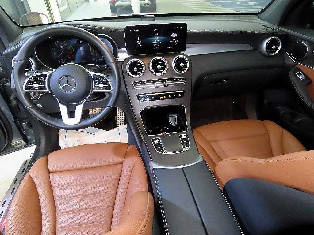 Mercedes Benz GLC Class - Vista 10