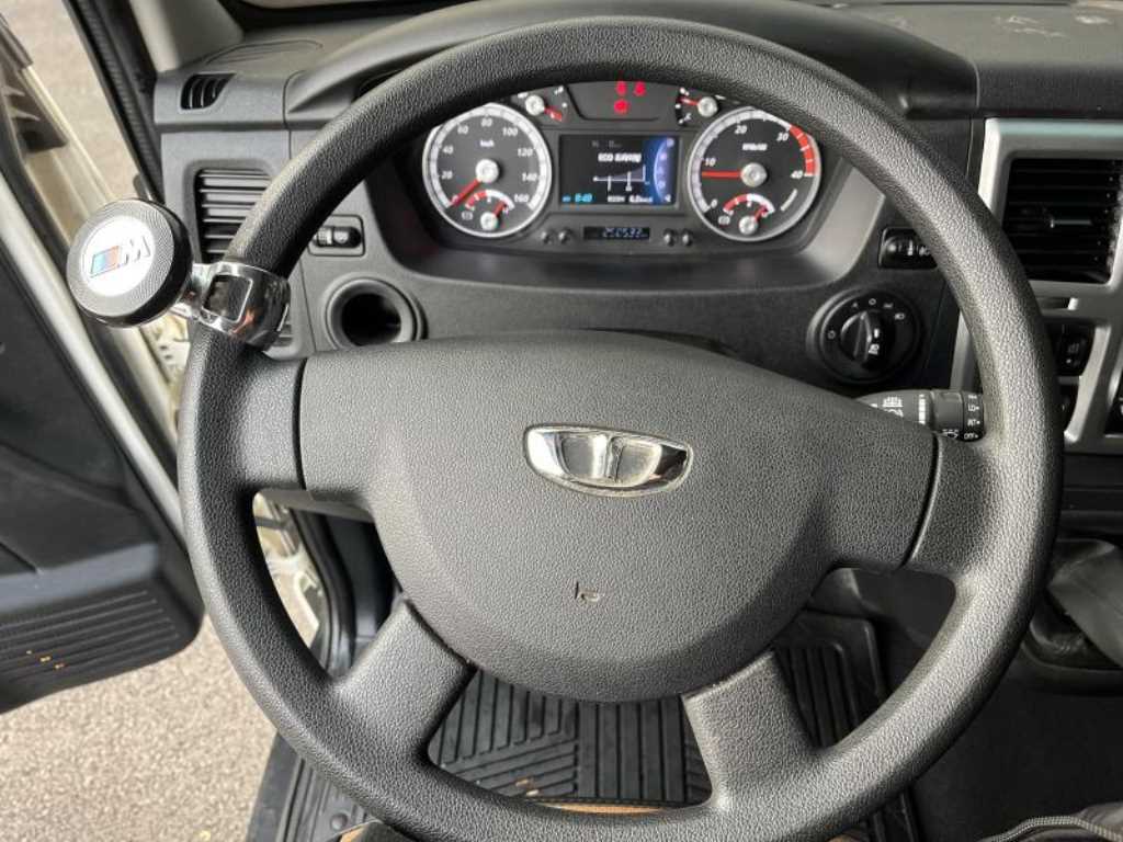 medium and large cargo truck - Vista 10