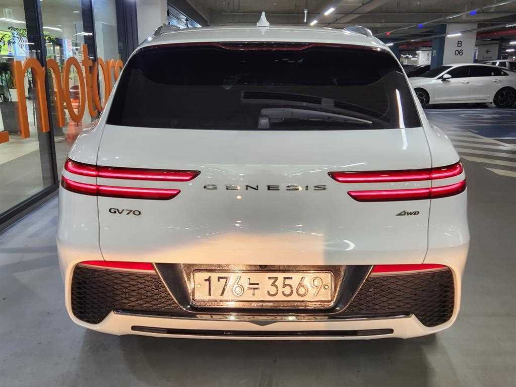 Genesis GV70 - Vista 5