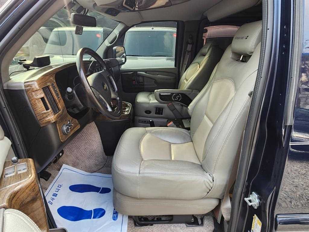 Chevrolet Express van - Vista 12