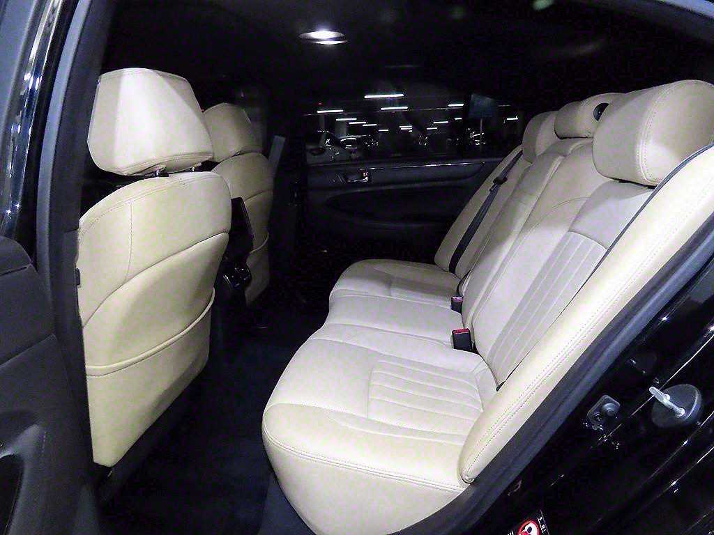 HYUNDAI Genesis - Vista 8