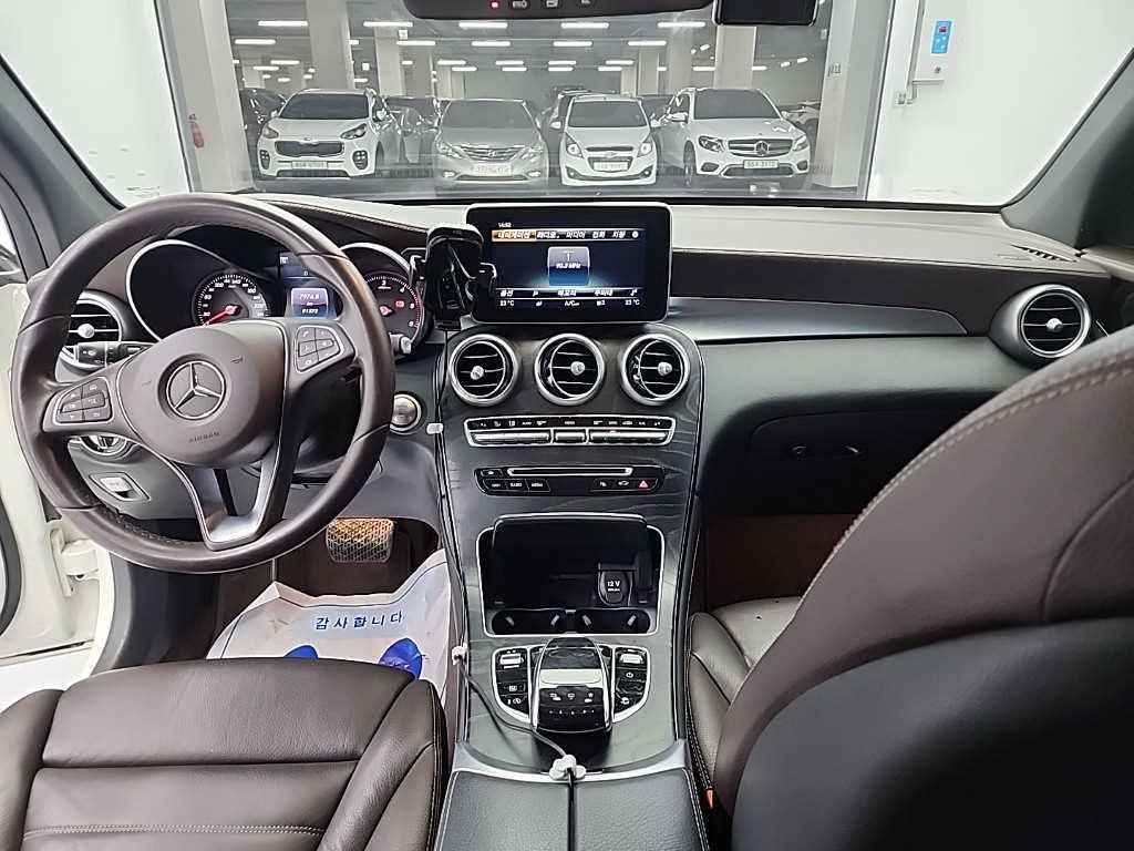 Mercedes Benz GLC Class - Vista 8