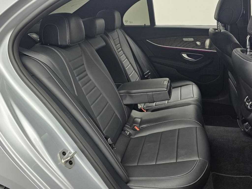 Mercedes Benz E class - Vista 12