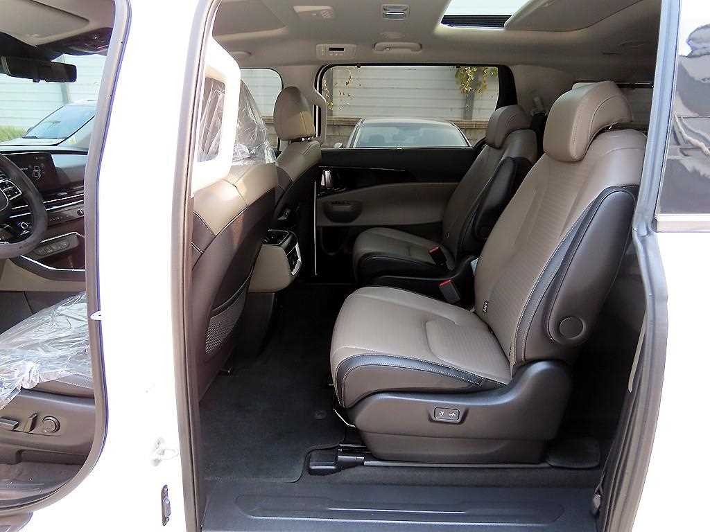 KIA Carnival - Vista 6