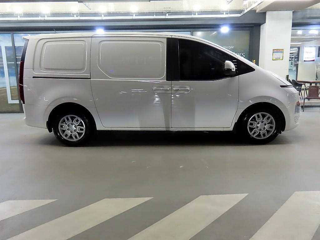 HYUNDAI Staria - Vista 3