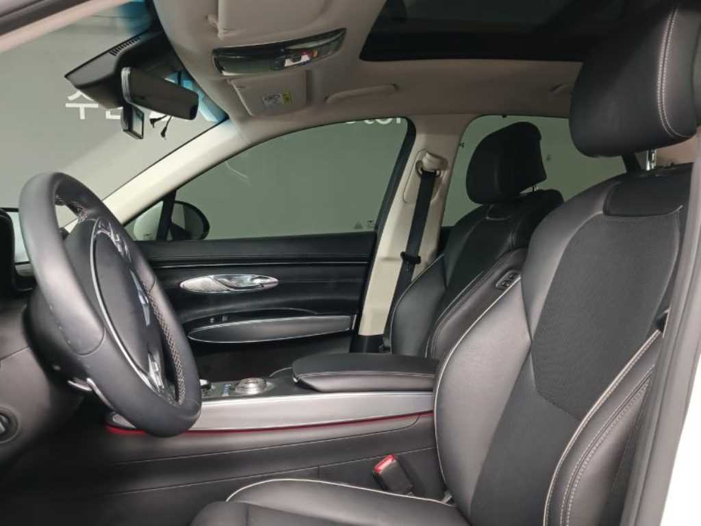 Genesis GV70 - Vista 7