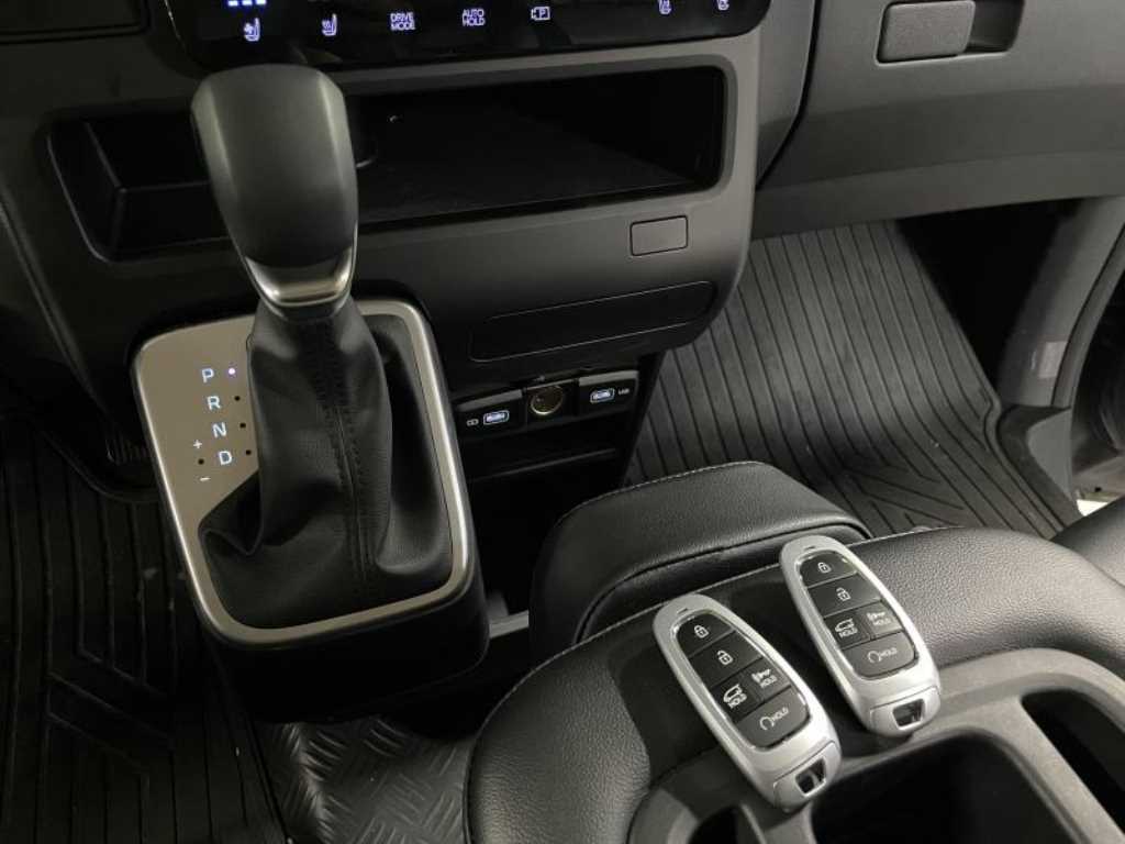 HYUNDAI Staria - Vista 12