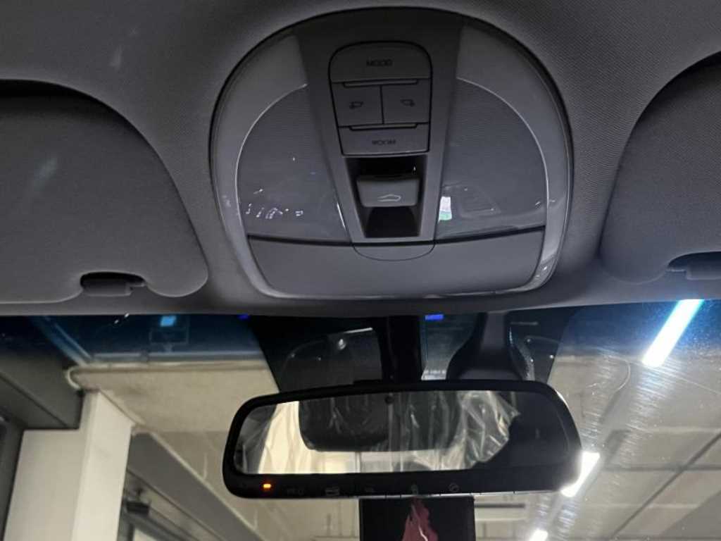 HYUNDAI Genesis - Vista 7