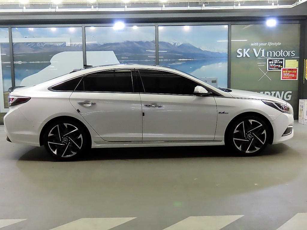 HYUNDAI Sonata - Vista 3