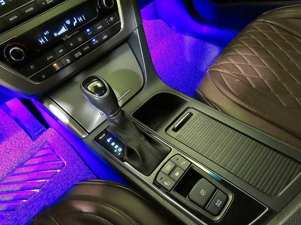 HYUNDAI Sonata - Vista 12