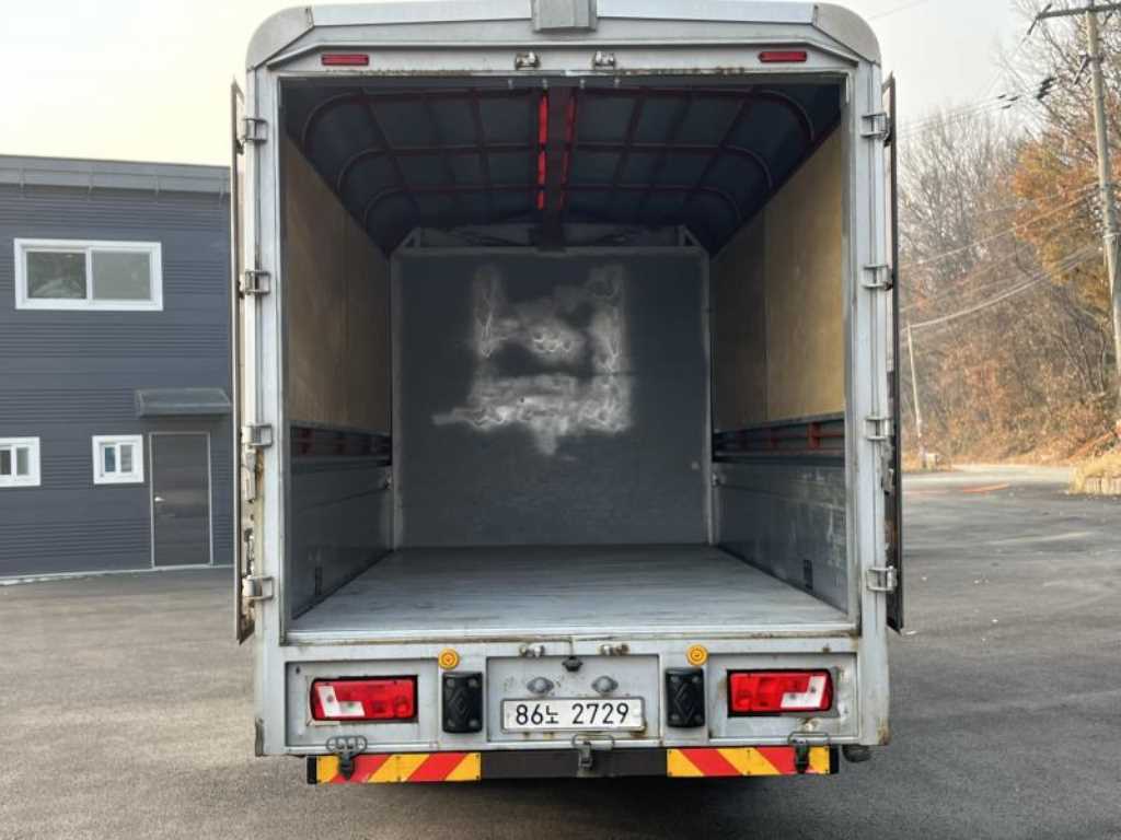 medium and large cargo truck - Vista 5