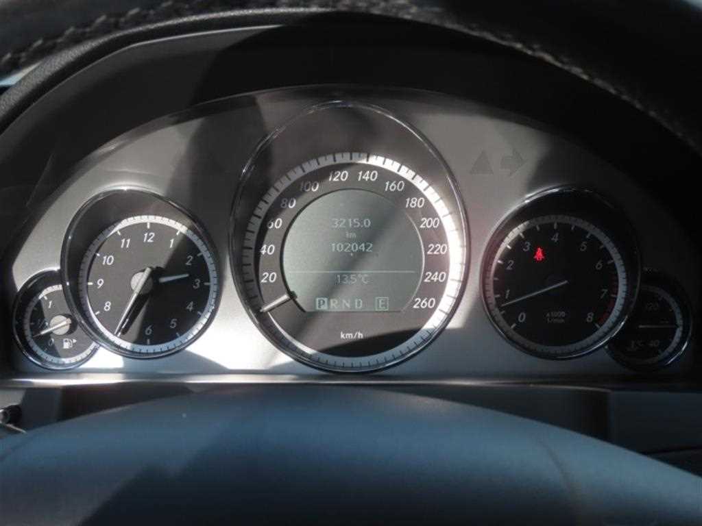 Mercedes Benz E class - Vista 5