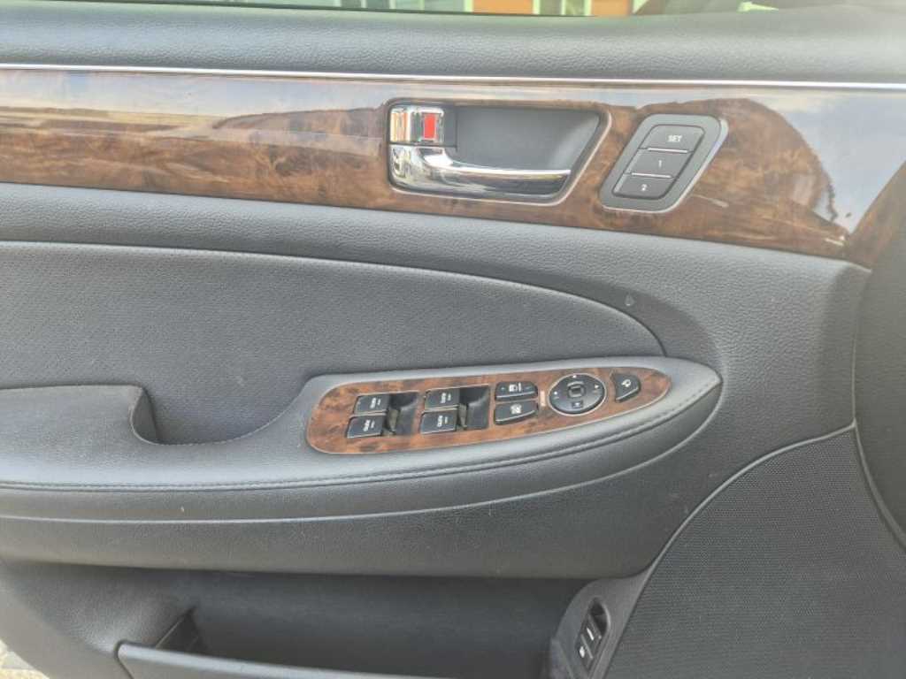 HYUNDAI Genesis - Vista 7