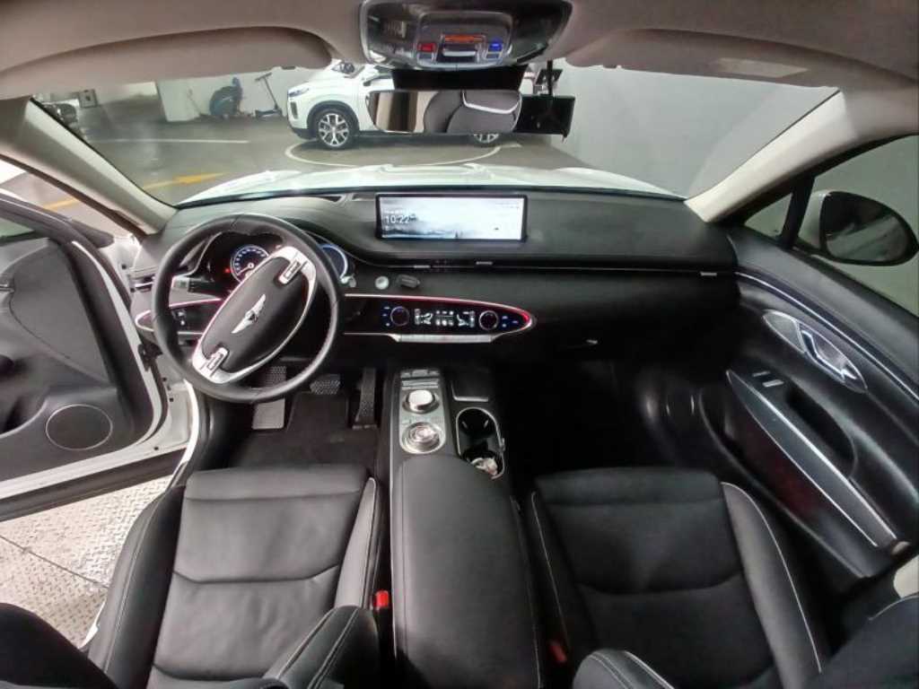 Genesis GV70 - Vista 6