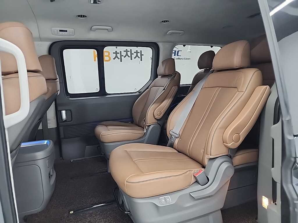 HYUNDAI Staria - Vista 12