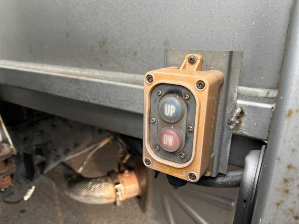 medium and large cargo truck - Vista 8