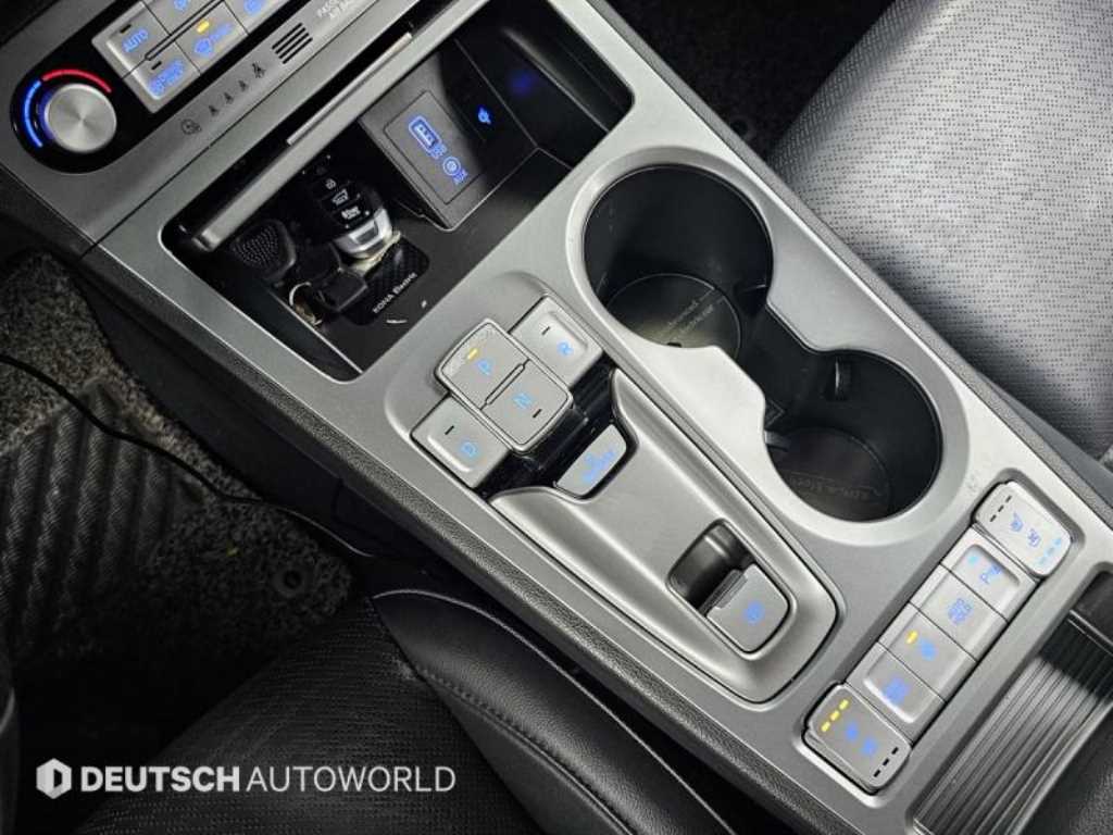 HYUNDAI Kona - Vista 9