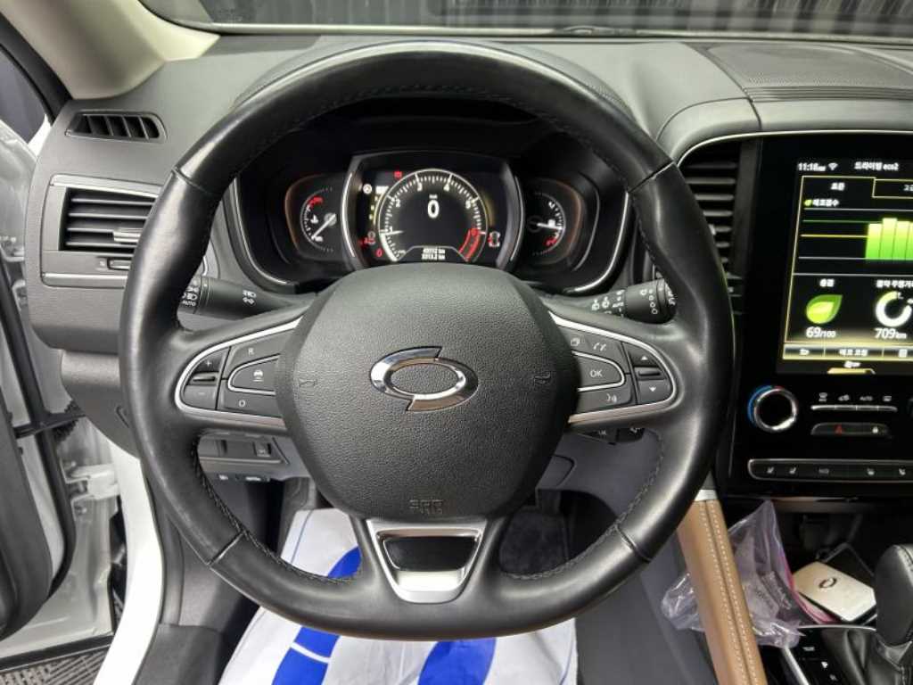 SAMSUNG QM6 - Vista 8