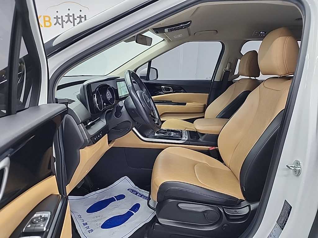 KIA Carnival - Vista 11