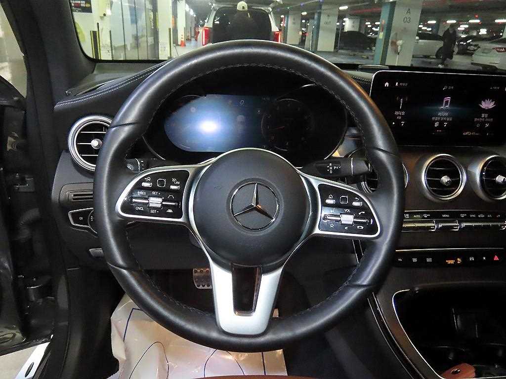Mercedes Benz GLC Class - Vista 8