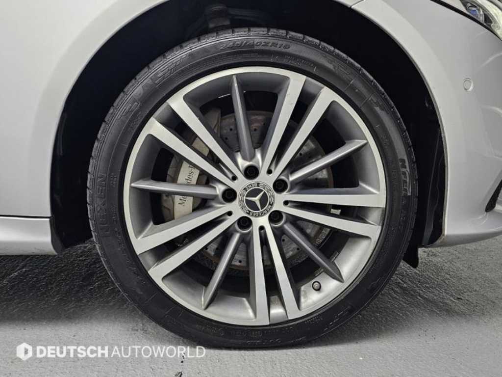 Mercedes Benz CLS Class - Vista 5