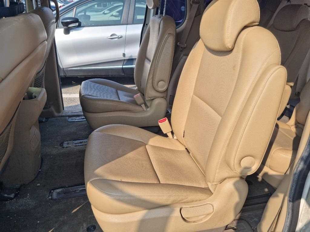 KIA Carnival - Vista 6