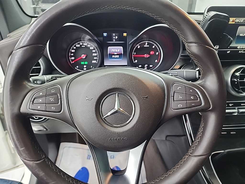 Mercedes Benz GLC Class - Vista 10