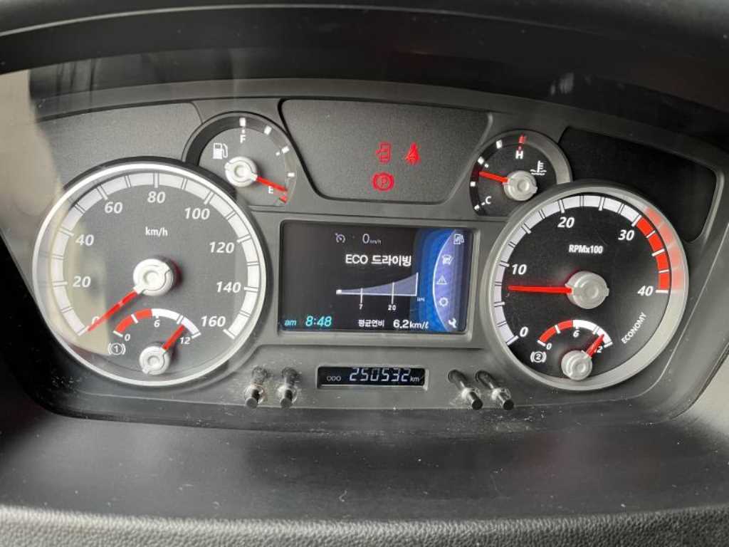 medium and large cargo truck - Vista 11