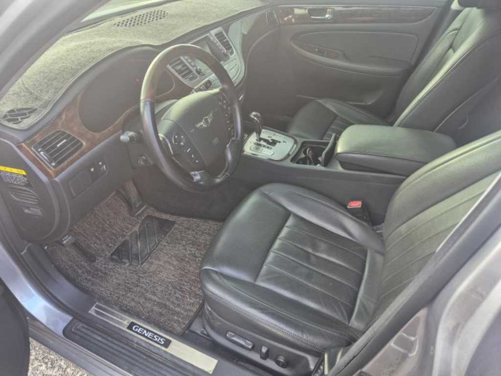 HYUNDAI Genesis - Vista 4