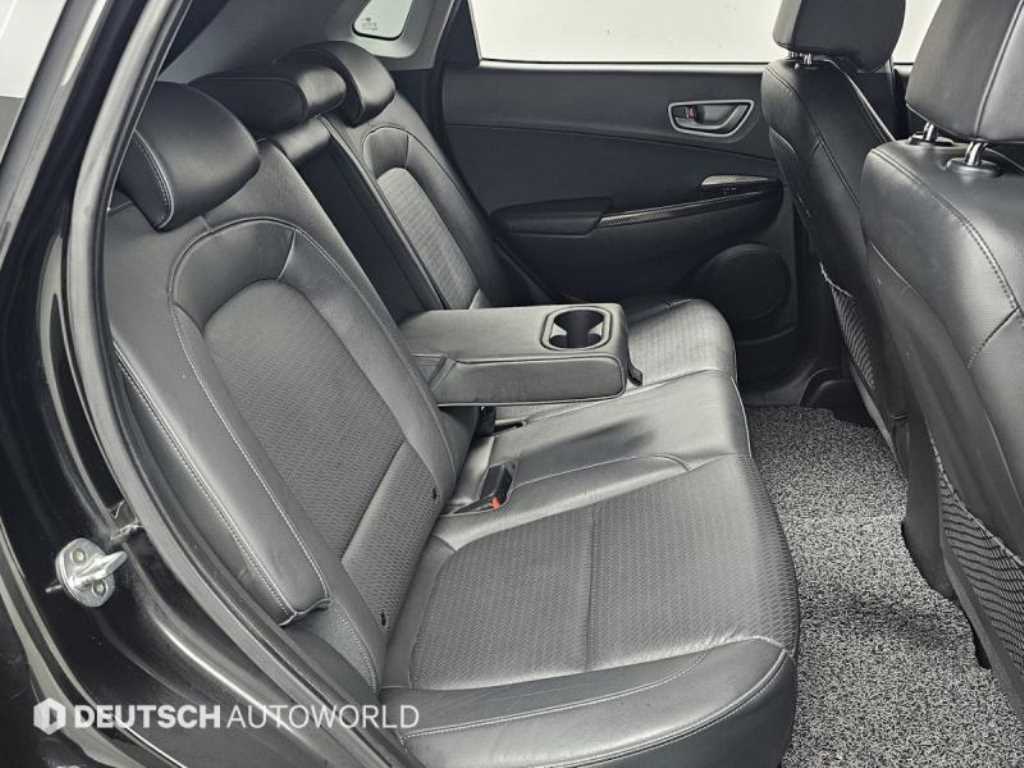 HYUNDAI Kona - Vista 12