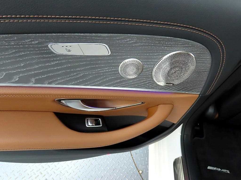 Mercedes Benz E class - Vista 12