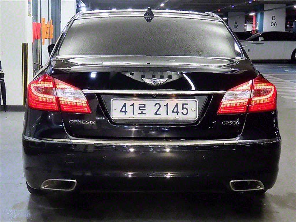 HYUNDAI Genesis - Vista 6