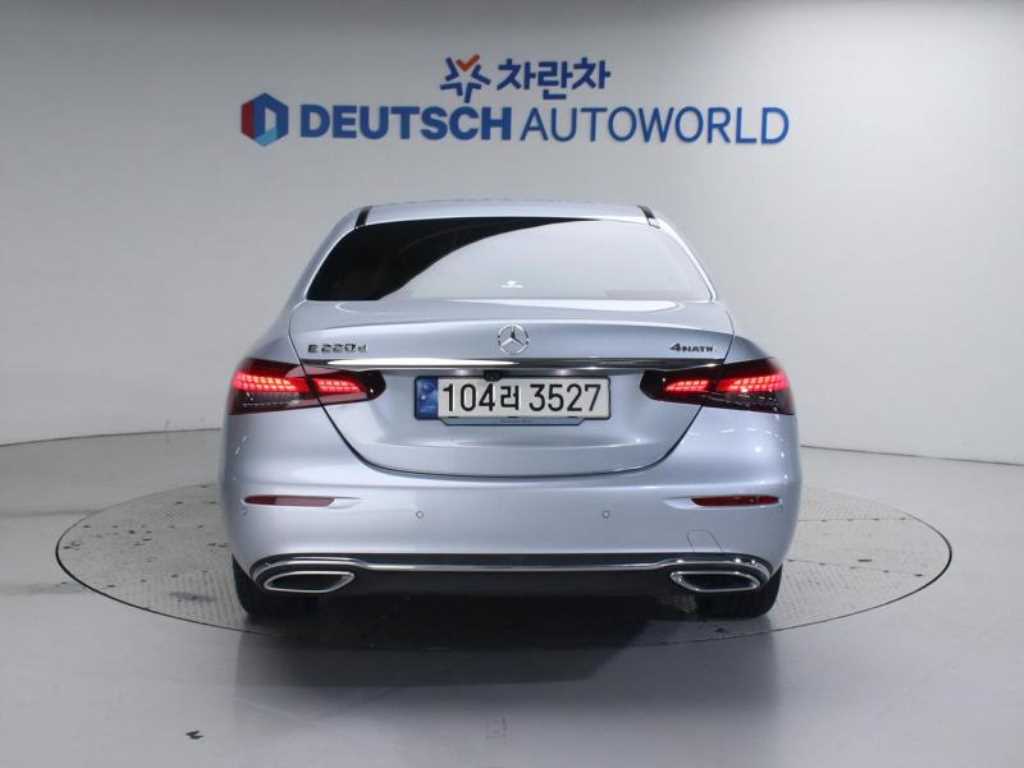 Mercedes Benz E class - Vista 4