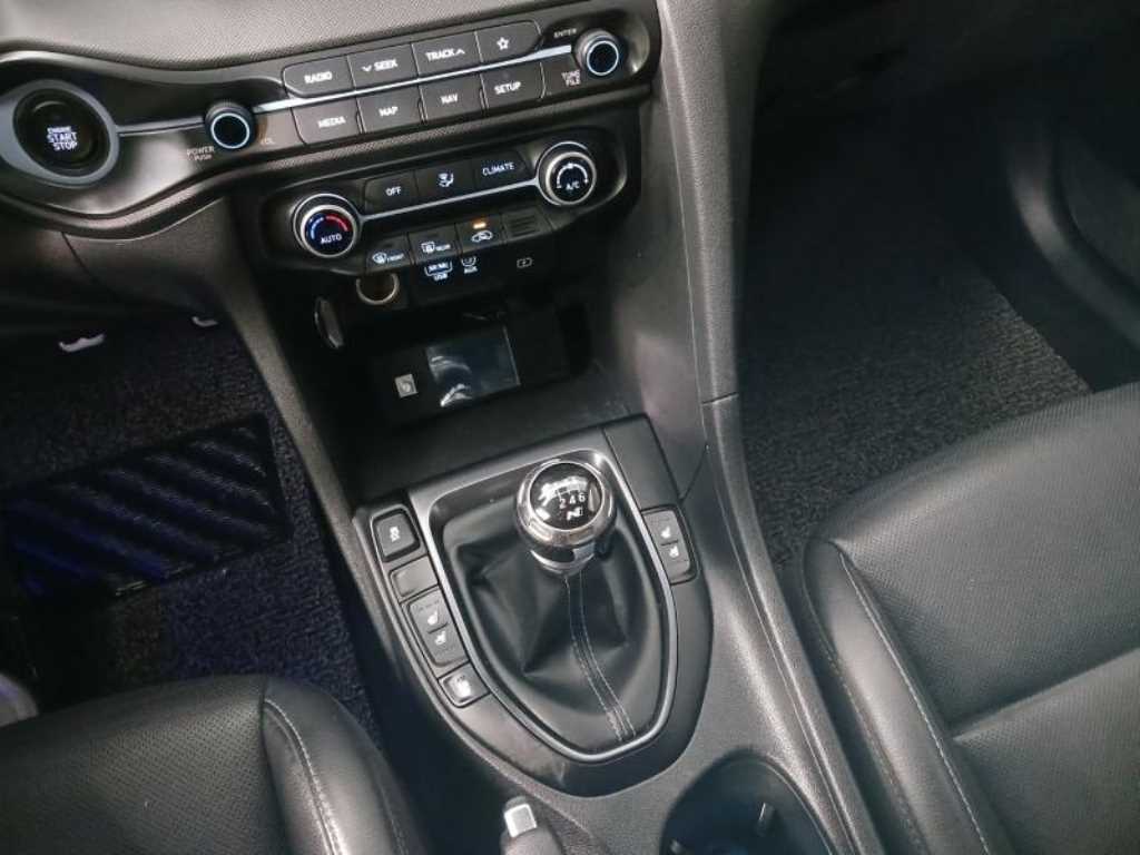 HYUNDAI Veloster 2019 skyblue - Importación desde Corea - HF Imports Iquique - Foto 15