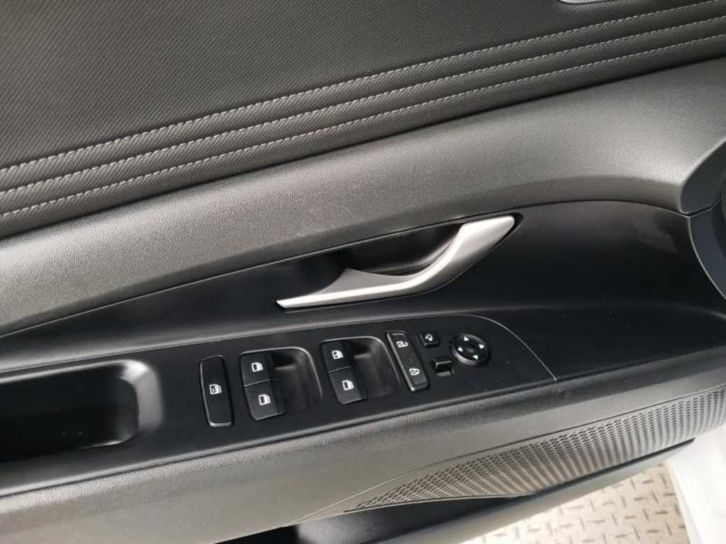 HYUNDAI Avante - Vista 10