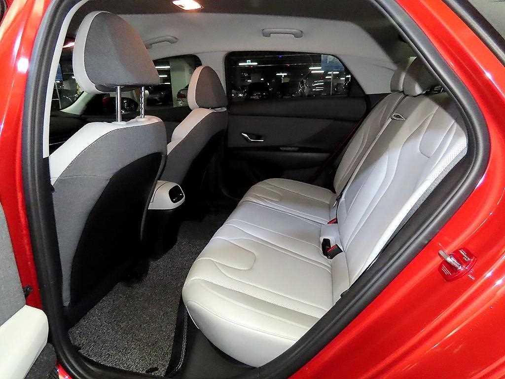 HYUNDAI Avante - Vista 7