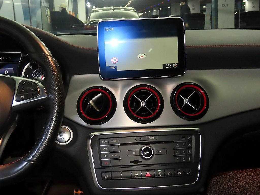 Mercedes Benz GLA Class - Vista 11