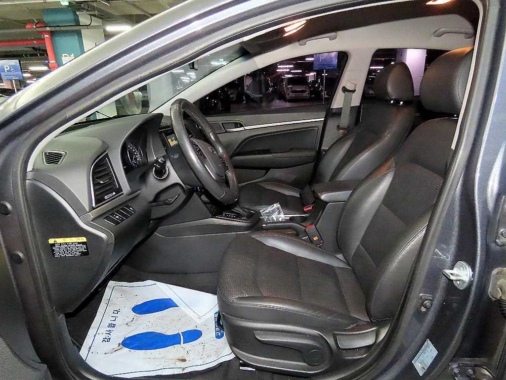 HYUNDAI Avante - Vista 6