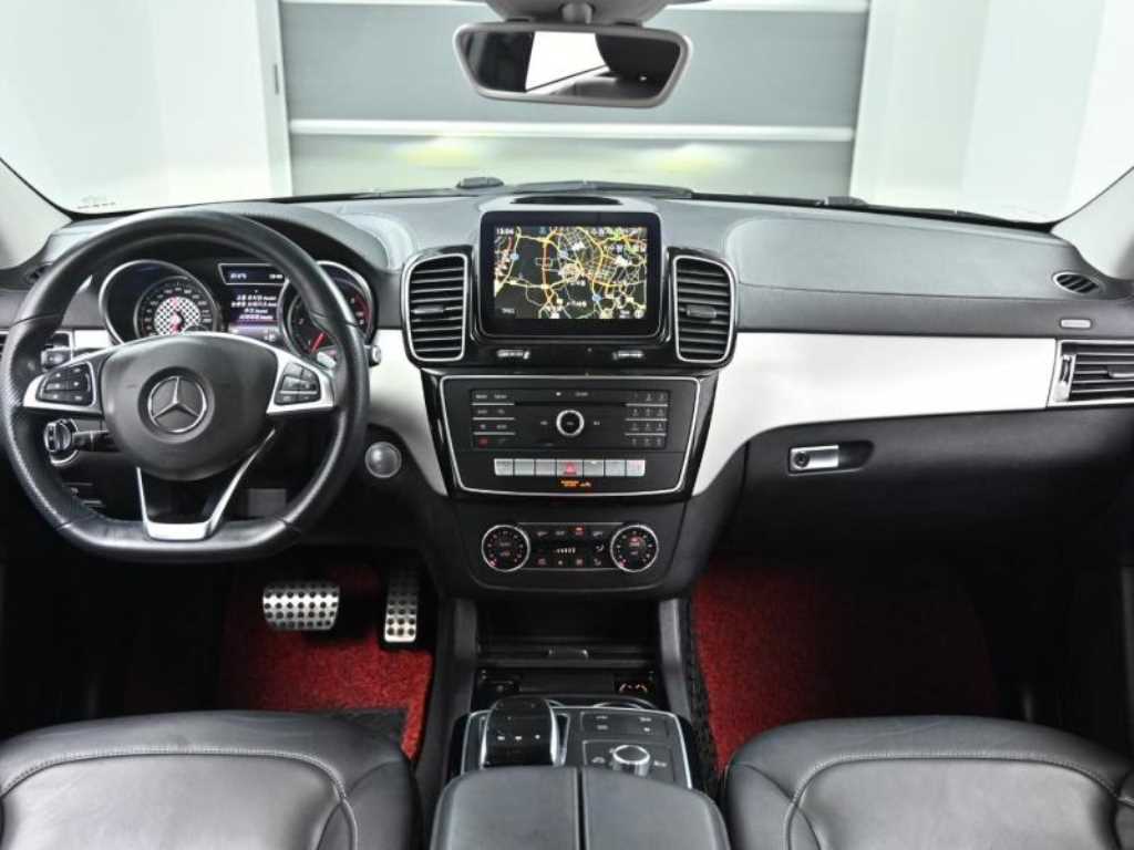 Mercedes Benz GLE Class - Vista 7