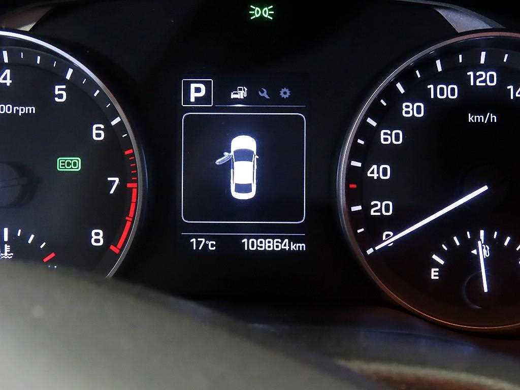 HYUNDAI Avante - Vista 9