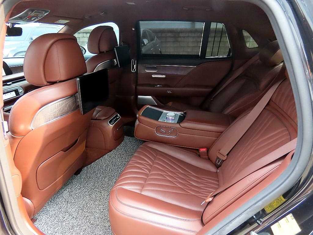 Genesis G90 - Vista 6