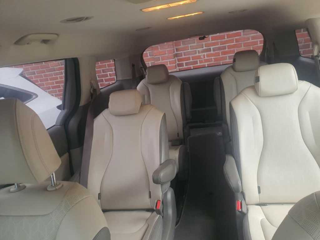 KIA Carnival - Vista 6