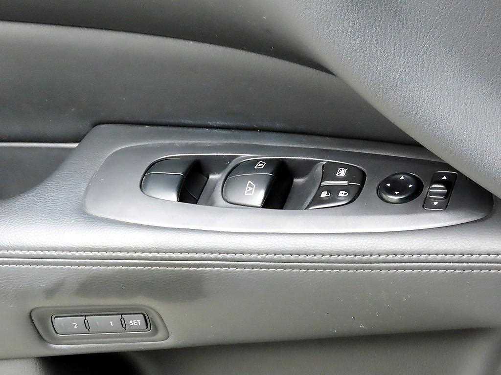 Nissan Pathfinder - Vista 11