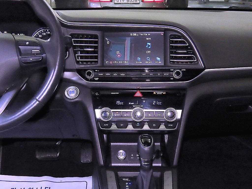 HYUNDAI Avante - Vista 11