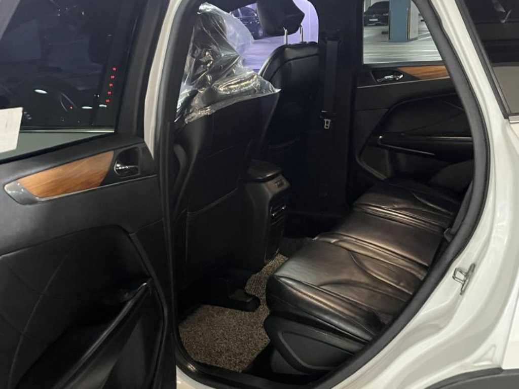 Lincoln MKC - Vista 8