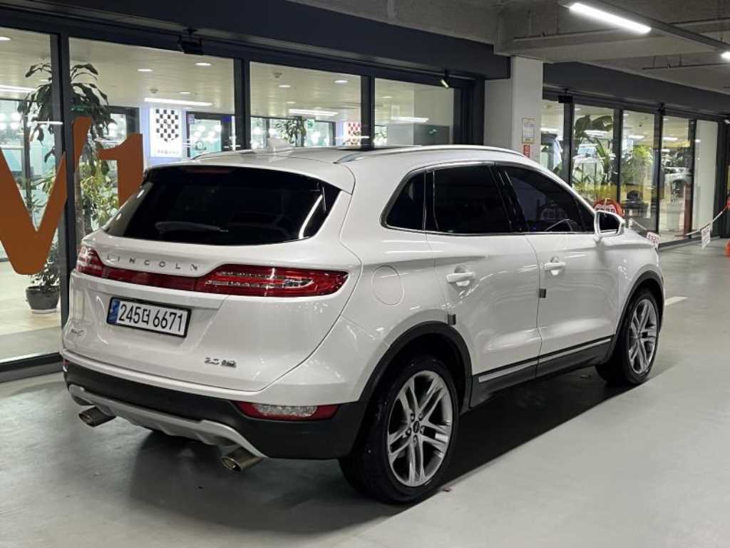 Lincoln MKC - Vista 4